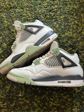 Jordan 4 Seafoam Green 6Y 8 women’s